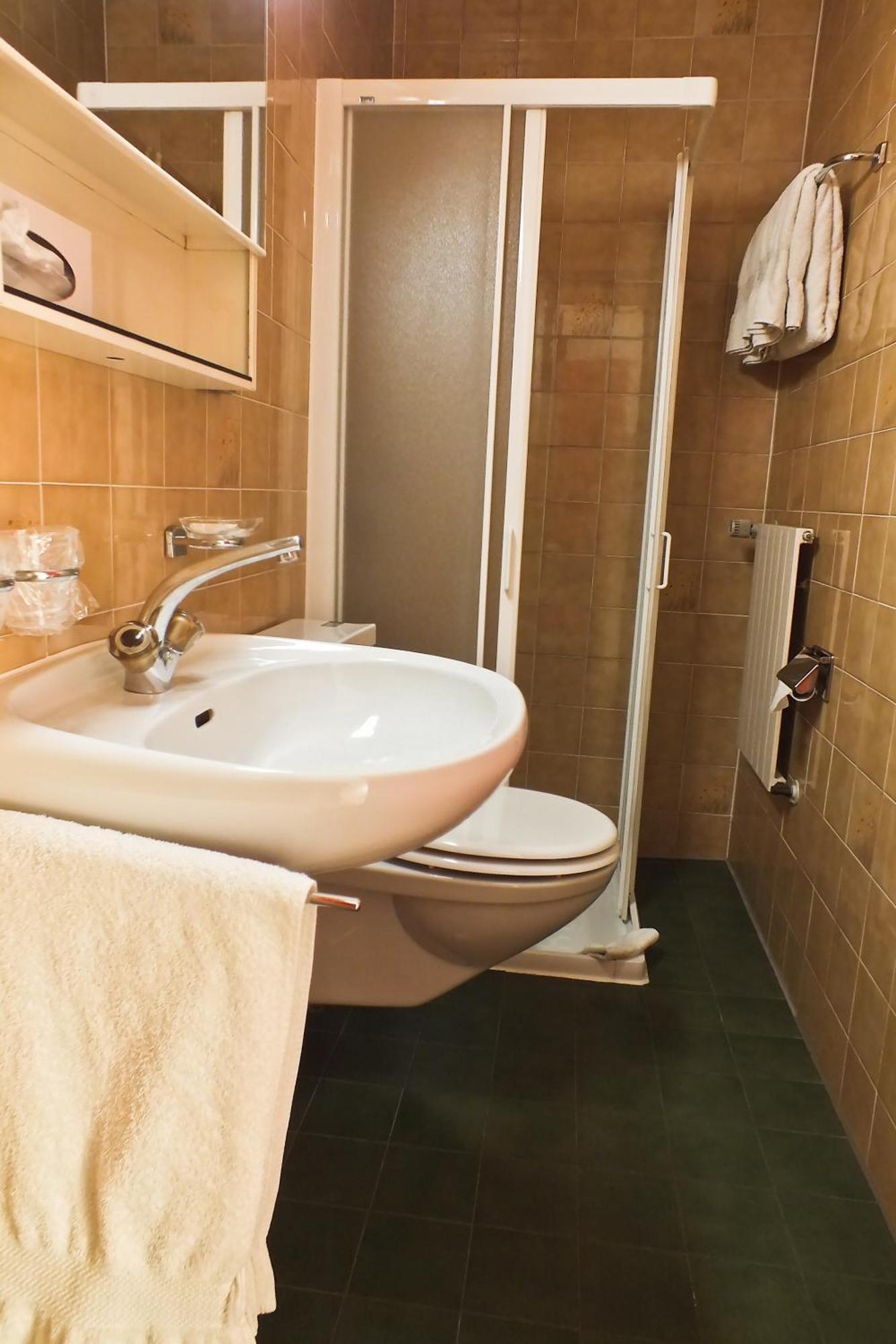 Hotel Garni Centro ชิอาซโซ ภายนอก รูปภาพ